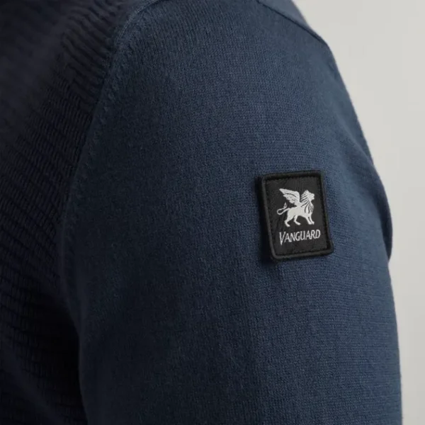 VKW2310306-5116_model_5 Vanguard Trui VKW2310306 Blauw