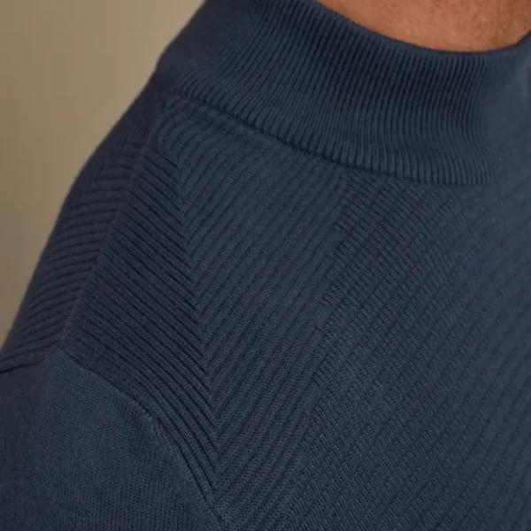 VKW2310306-5116_model_8 Vanguard Trui VKW2310306 Blauw