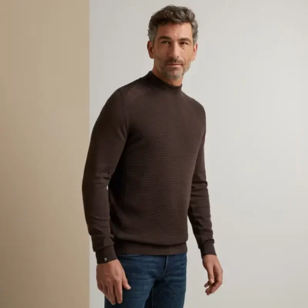 VKW2310306-8080_model_1 Vanguard Trui VKW2310306 Bruin