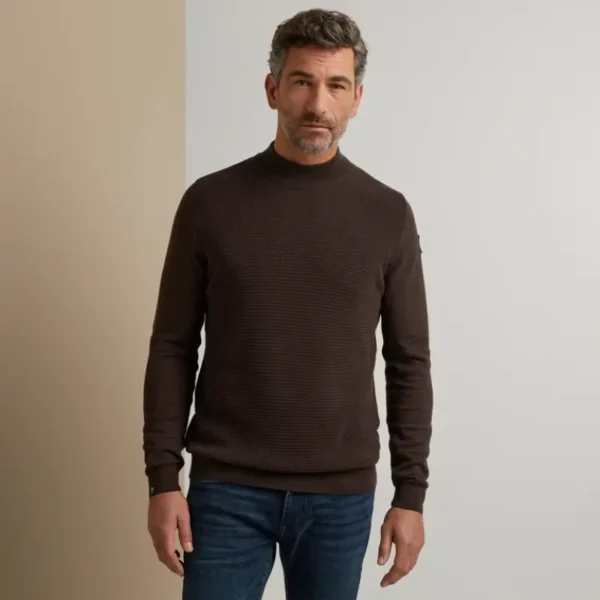 VKW2310306-8080_model_2 Vanguard Trui VKW2310306 Bruin