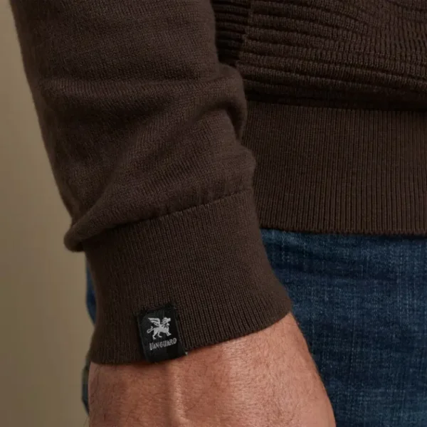 VKW2310306-8080_model_6 Vanguard Trui VKW2310306 Bruin