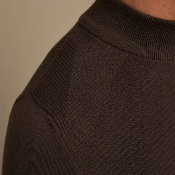 VKW2310306-8080_model_8 Vanguard Trui VKW2310306 Bruin