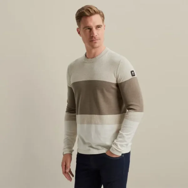 VKW2402304-9120_model_2 Vanguard Trui VKW2402304 Zand