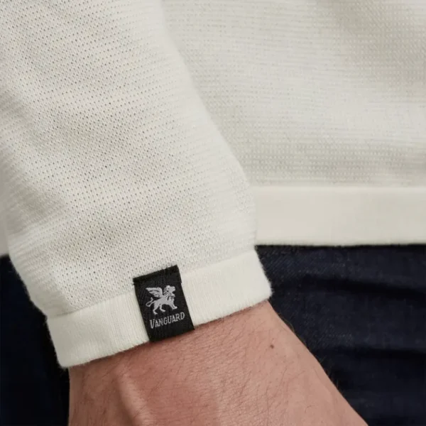 VKW2402304-9120_model_5 Vanguard Trui VKW2402304 Zand