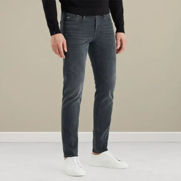 VTR912-ODB_model_2 Vanguard V12 Jeans VTR912-ODB