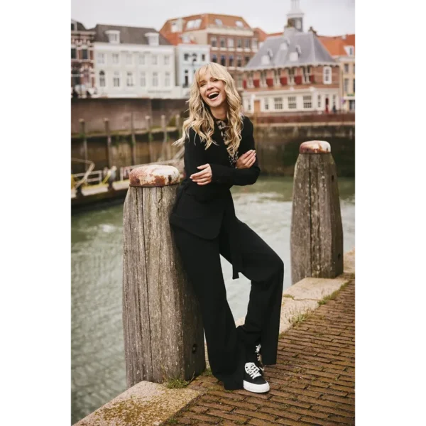 Lofty-Manner_Autumn-1-Essentials-2024_600_PH106.1_6 Lofty Manner Broek Whitley PH106.1 Zwart