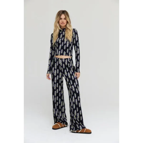 Harper-&-Yve_fall_winter_2024_original_SHOT_0038_0003_01 Harper&Yve Top Jeff AW24T502 Zwart