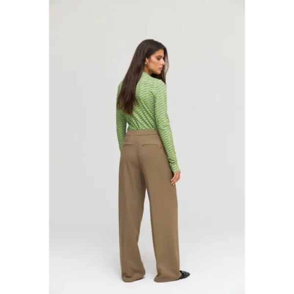 Harper-&-Yve_fall_winter_2024_original_SHOT_0045_0038_03_v1 Harper&Yve Top Jane AW24T505 Groen