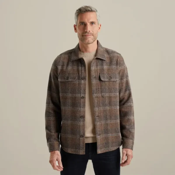 VSI2409228-8292_model_1 Vanguard Overshirt VSI2409228 Bruin