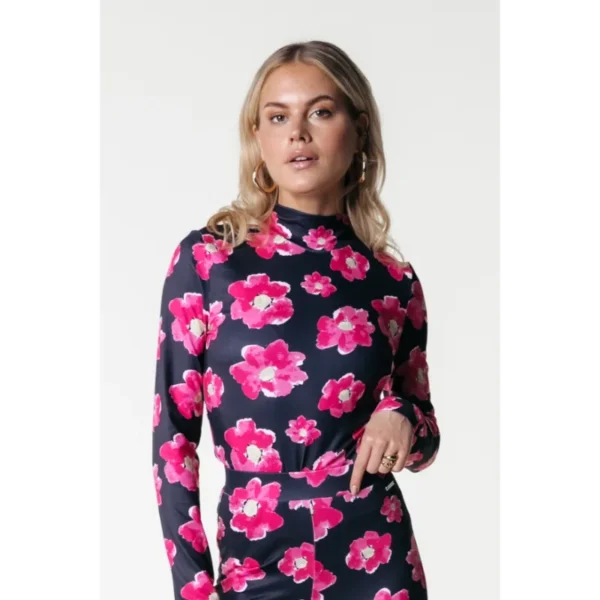 WT216236-615-Brightpink-21443 Colourful Rebel Top Neyo WT216236 Roze