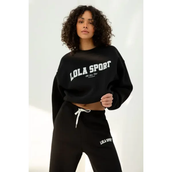 LolaClubStudio13Feb-568-bewerkt_af908892-b1c5-4d44-8503-bd626773f1a7 Lola Club Sweater Jane Zwart