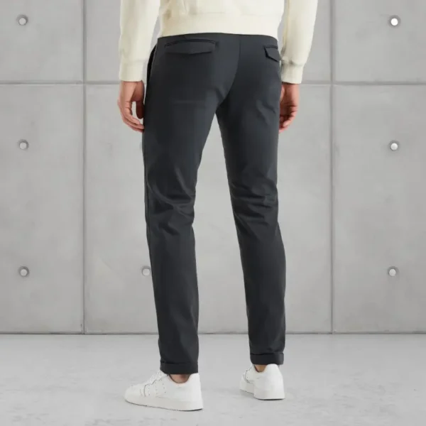 CTR2502600-5113_model_3 Cast Iron Broek Chino ctr2502600 Donkerblauw