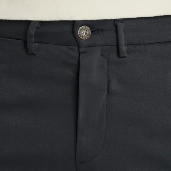 CTR2502600-5113_model_4 Cast Iron Broek Chino ctr2502600 Donkerblauw