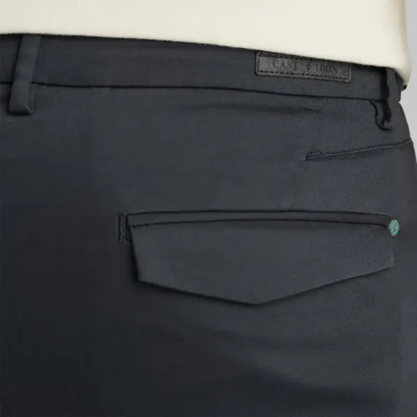 CTR2502600-5113_model_6 Cast Iron Broek Chino ctr2502600 Donkerblauw
