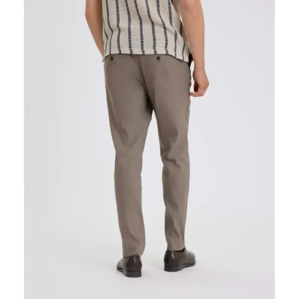 Plain_SS25_31171-truffle-linen_40420_2 PLAIN Broek Theo 40420 Truffle