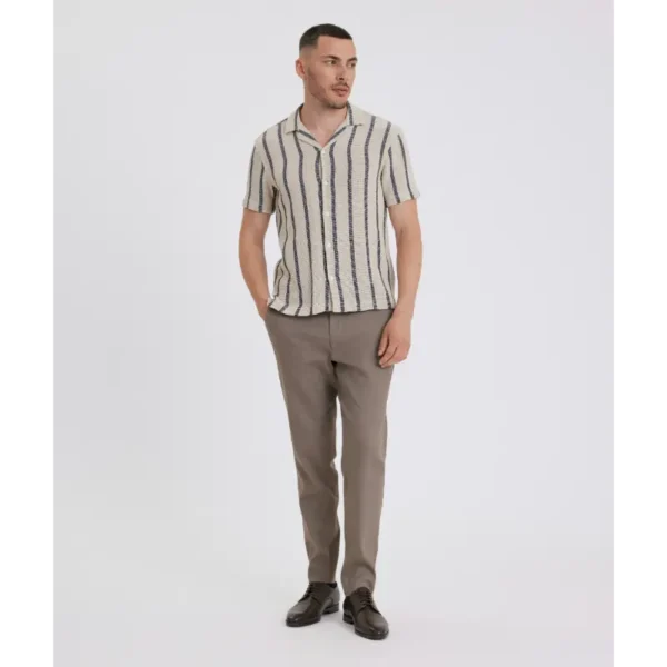 Plain_SS25_31171-truffle-linen_40420_3 PLAIN Broek Theo 40420 Truffle