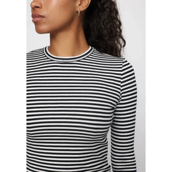 Soft Rebels T-shirt sr124-303 SRFenja Zwart