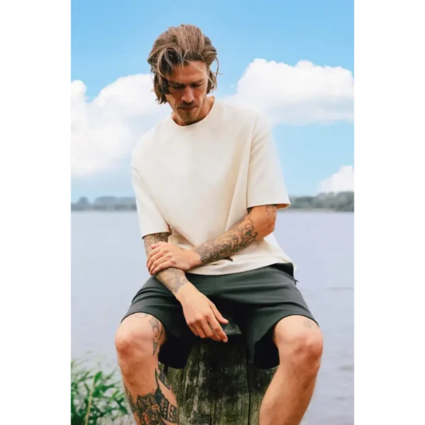 Kultivate_Spring-2025_159_2501024401_2 Kultivate Short Luxury 2501024401 Grijs