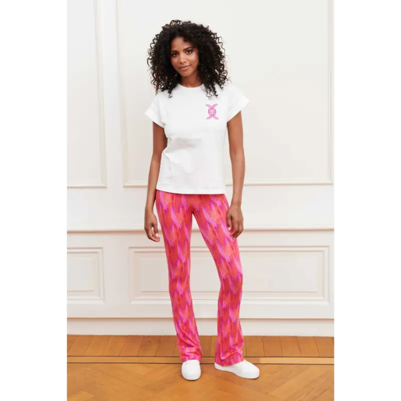 Lofty Manner T-Shirt Dames QA14 B Luca Off-White – vooraanzicht op model Lofty Manner Luca T-shirt in off-white op model, vooraanzicht