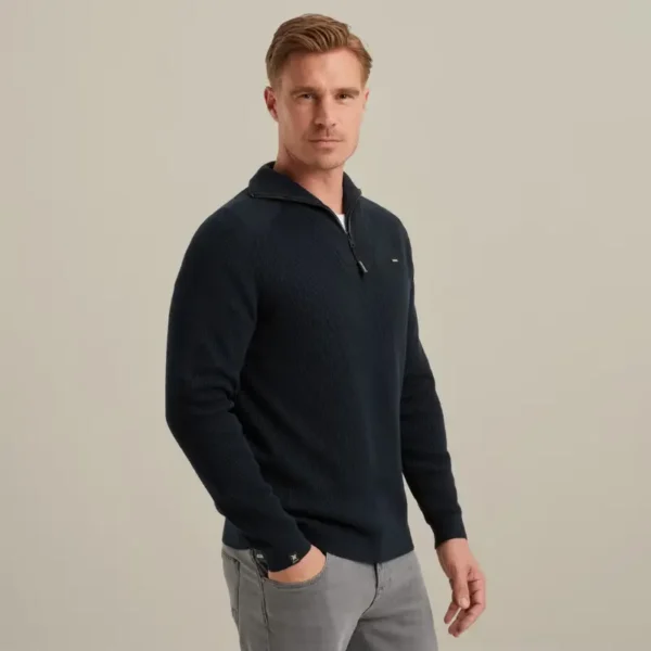 VKW2508307-5073_model_1 Vanguard Trui VKW2508307 5073 Sky Captain