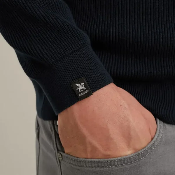 VKW2508307-5073_model_5 Vanguard Trui VKW2508307 5073 Sky Captain