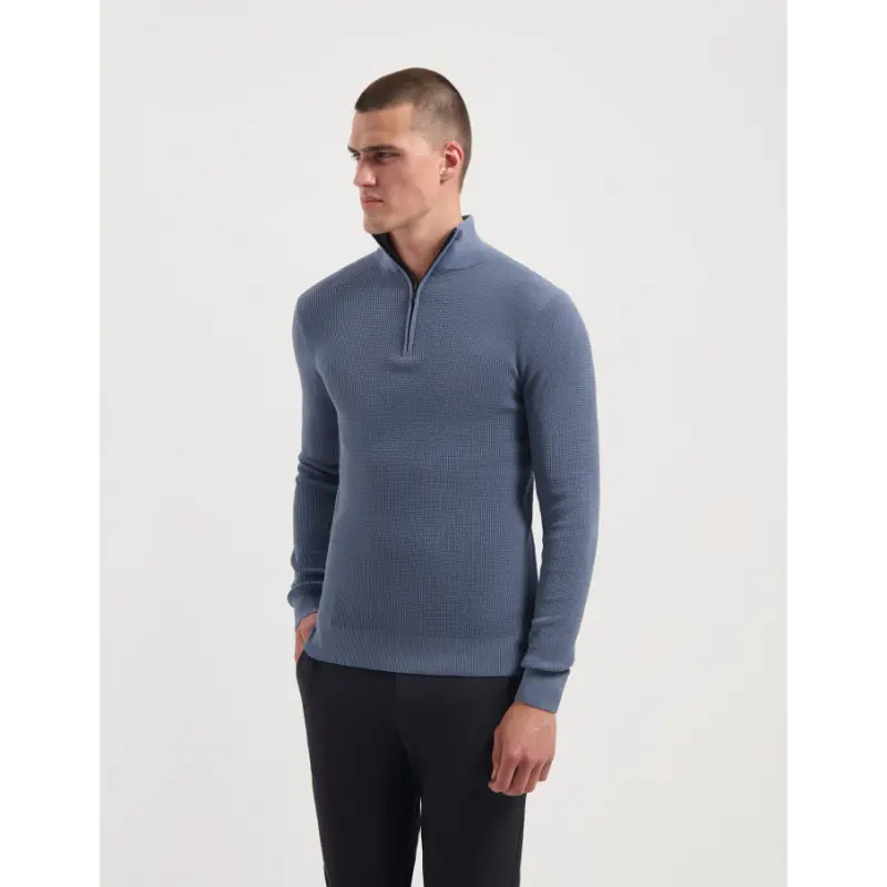 Saint-Steve_AW25_70035-country-blue_240906 Saint Steve Trui Dominic 240906 70035 Country Blue