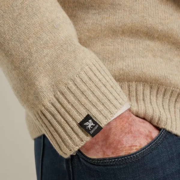 VKC2509372-7144_model_6 Vanguard Vest VKC2509372 7144 White Pepper