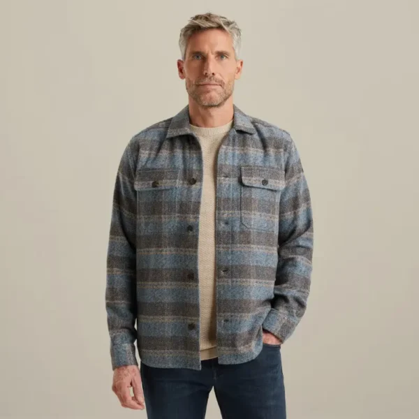 VSI2509233-5279_model_1 Vanguard Overshirt VSI2509233 5279 Bering Sea
