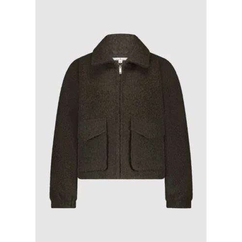 1089-2900-3 Circle of Trust Jas Reese w25_35 Mocha