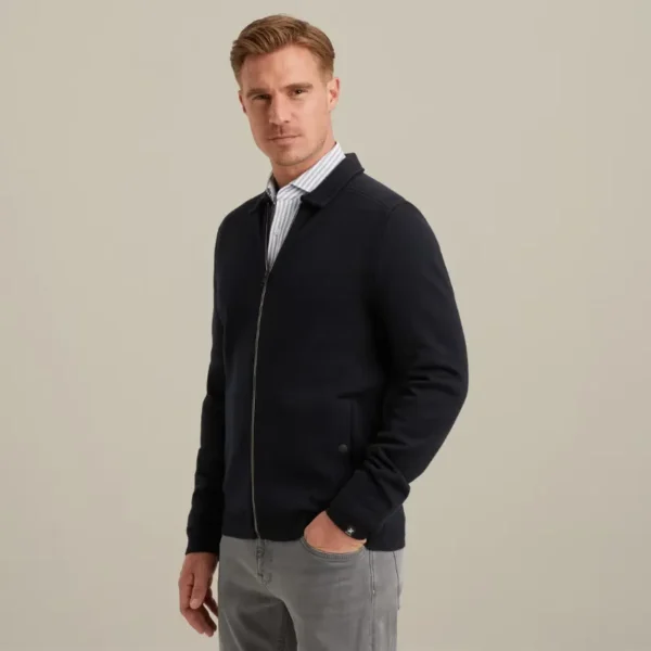 VKC2509380-5073_model_2 Vanguard Vest VKC2509380 5073 Donkerblauw