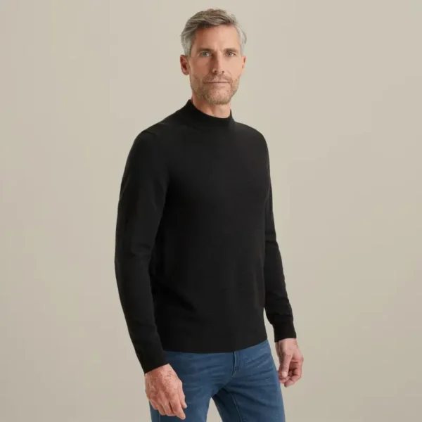 VKW2510340-9141_model_1 Vanguard Trui Mockneck VKW2510340 9141 Black Beauty