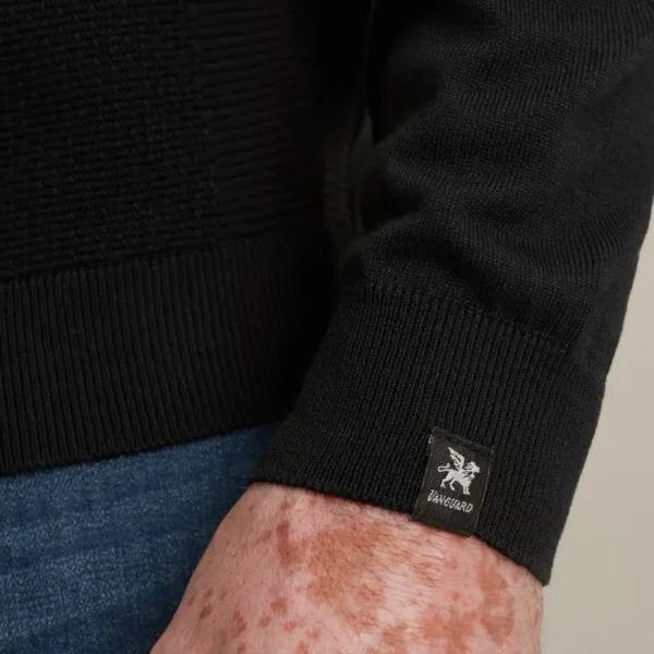 VKW2510340-9141_model_5 Vanguard Trui Mockneck VKW2510340 9141 Black Beauty