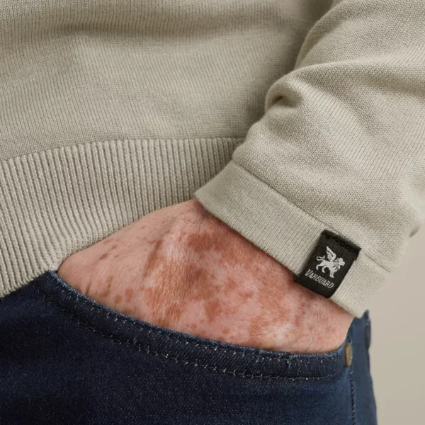 VPS2511810-9048_model_5 Vanguard Trui VPS2511810 9048 Zand