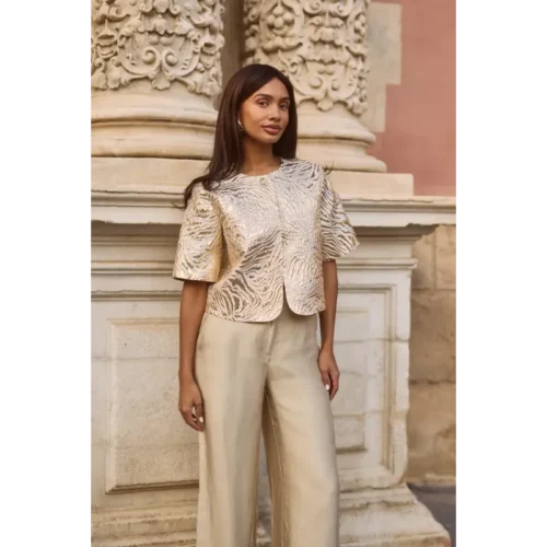 Freebird-Ico_spring_summer_2026_original_1-LIVIA_JACKET_GOLD_LOLANI WIDE_PANTS_GOLD Freebird Broek Dames Lolani 2147 Gold