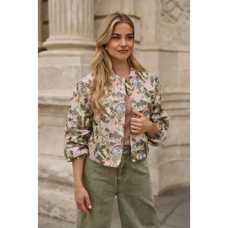 Freebird-Ico_spring_summer_2026_original_1-LOLA_JACKET_PINK-GREEN_MELODY_PANTS_OLIVE GREEN_3 Freebird Jasje Lola 2160 Pink-Green