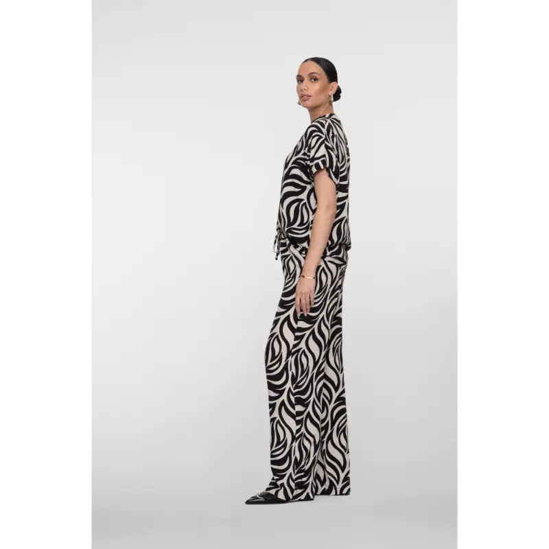 Geisha-Fashi_summer-2026_999_61230-70_3 Geisha Broek 61230-70 999 Black/Sand