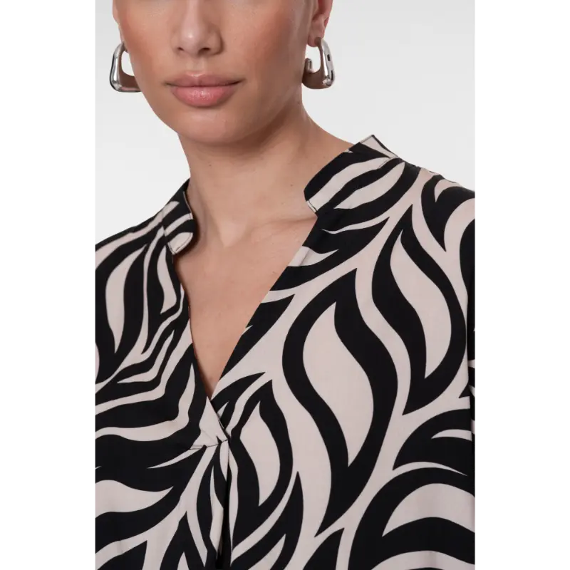 Geisha-Fashi_summer-2026_999_63295-70_5 Geisha Top 63295-70 999 Black/Sand