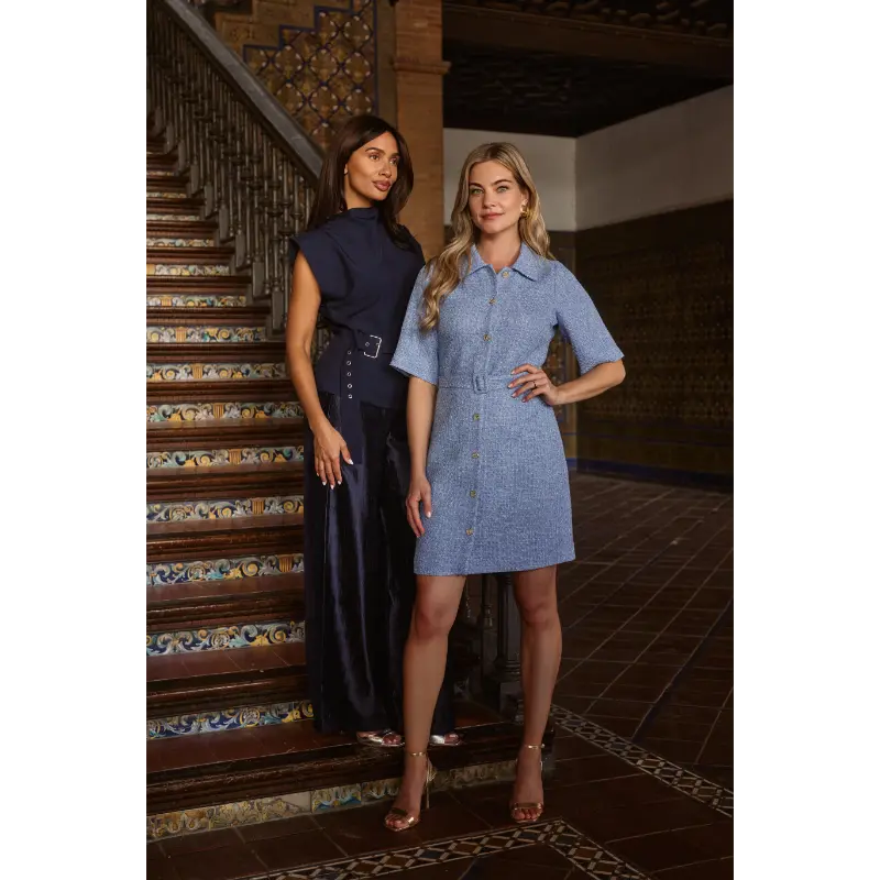 Freebird-Ico_spring_summer_2026_original_1-DEAN_DRESS_PROVENCE BLUE_BONN_TOP_NAVY_PANTHEA_PANTS_NAVY BLUE_2 Freebird Jurk Dean 2161 Provence Blue