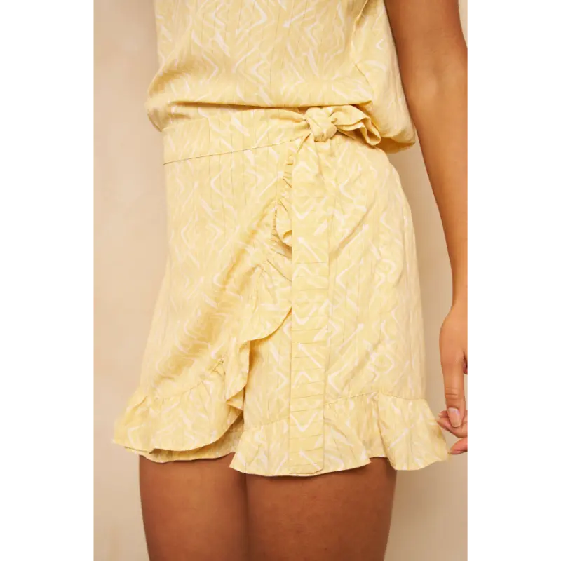 Lofty-Manner_High-Summer-2-2026_660_RF31_3 Lofty Manner Short Jazzy RF31 660 Pyramid Gold