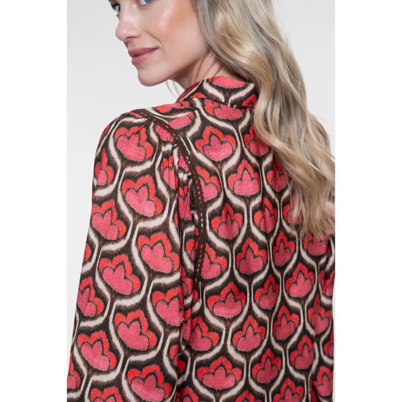 Geisha-Fashi_2026-Winter-1_450_63641-20_3 Geisha Blouse 63641-20 450 Red/Brown
