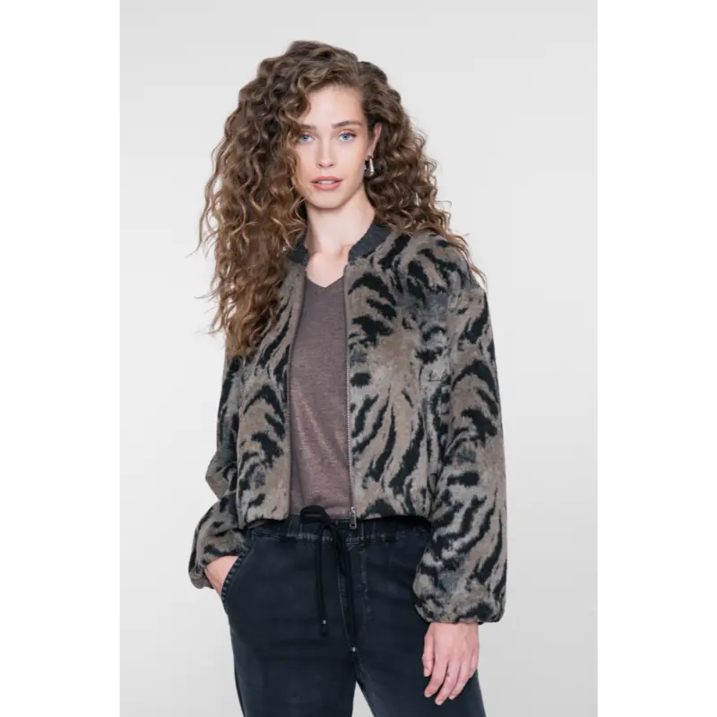 Geisha-Fashi_2026-Winter-1_785_62562-41_8 Geisha T-Shirt 62562-41 785 Dark Brown