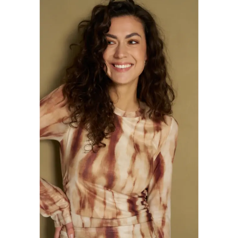 Lofty Manner Dress Isani 200 Brown – vooraanzicht op model Lofty Manner bruine jurk op model, vooraanzicht