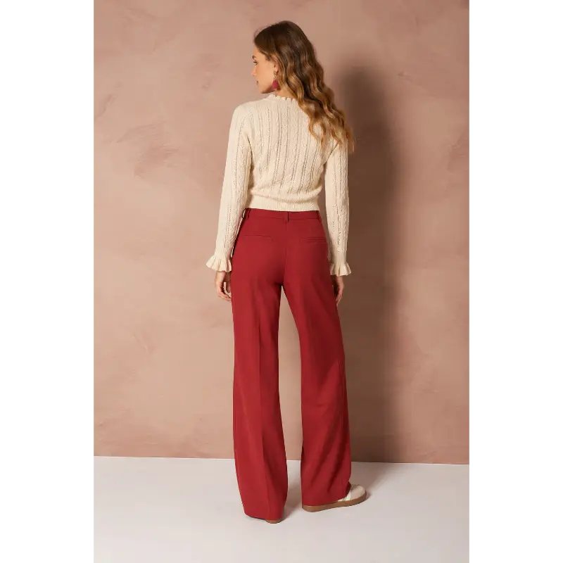 Lofty Manner Iska-top in off-white, achteraanzicht op model