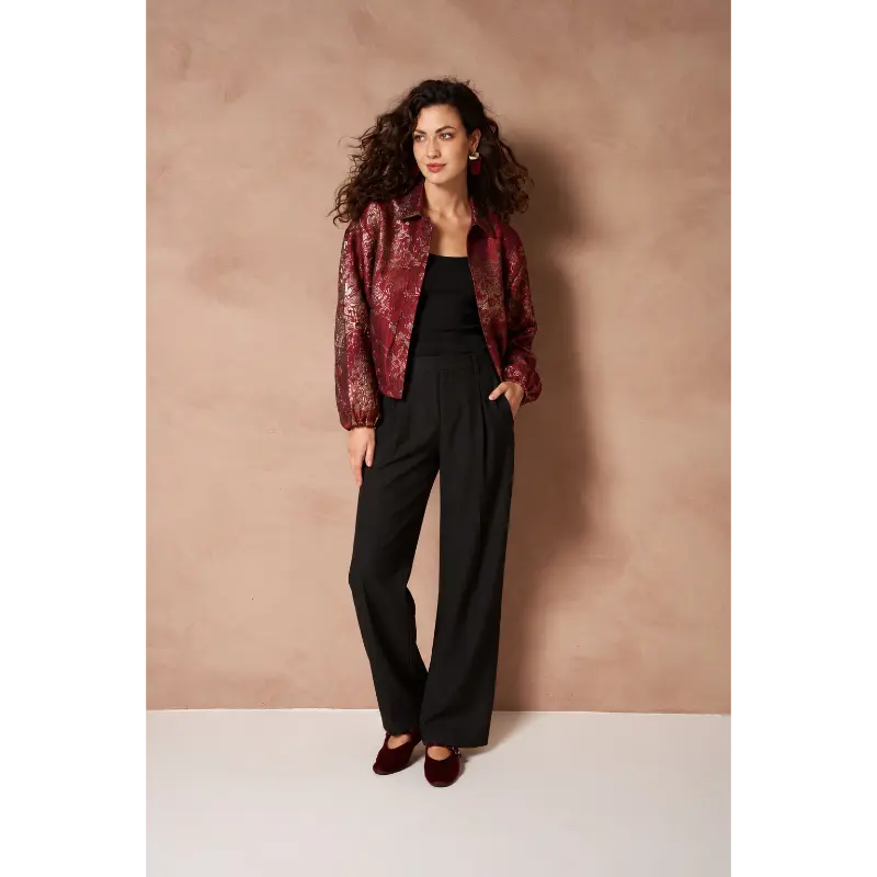 Lofty Manner D.Jasje RI46 Jacket Inea 257 Brick Red – vooraanzicht op model Lofty Manner jack Inea in brick red, vooraanzicht op model