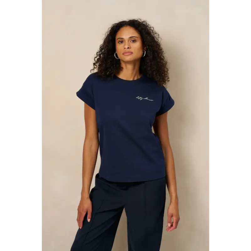 Lofty Manner T-Shirt Dames RI18.2 Isole donkerblauw – vooraanzicht op model Lofty Manner Isole T-shirt in donkerblauw, voorkant op model