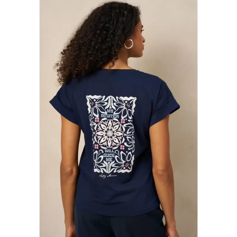 Lofty Manner T-Shirt Dames RI18.2 Isole Donker Blauw – achteraanzicht Lofty Manner T-shirt donkerblauw, achteraanzicht op model