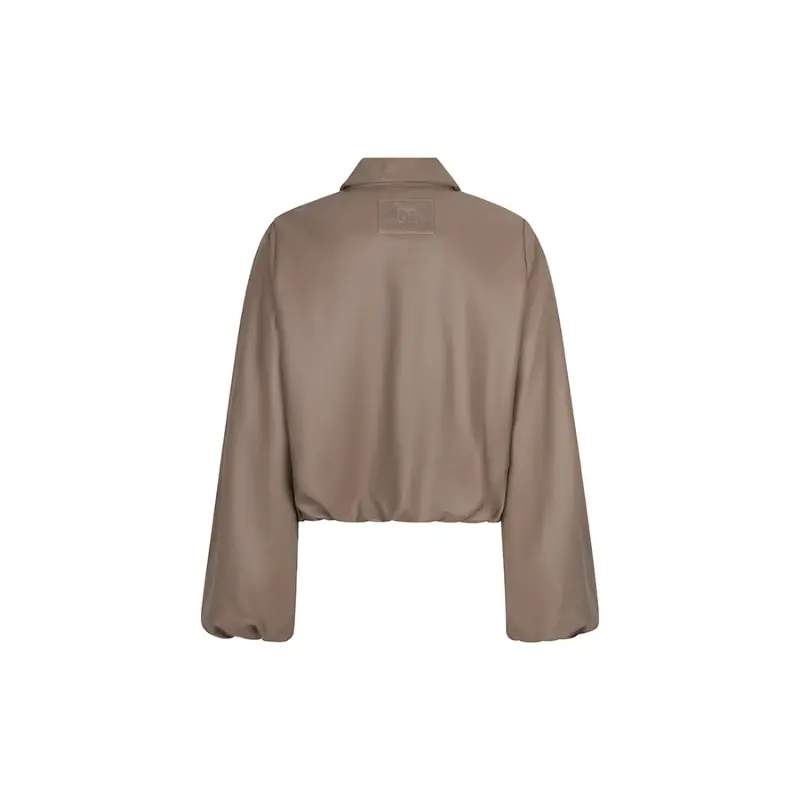 Lofty Manner Gilet RJ42 Jillie Bruin 192 Taupe – achteraanzicht Lofty Manner gilet Jillie in taupe, achteraanzicht zonder model