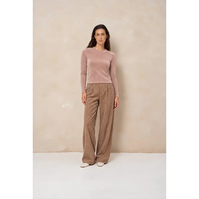 Lofty Manner Top RJ07.2 Jessy 299 Light Pink – vooraanzicht Lofty Manner lichtroze top op model, vooraanzicht