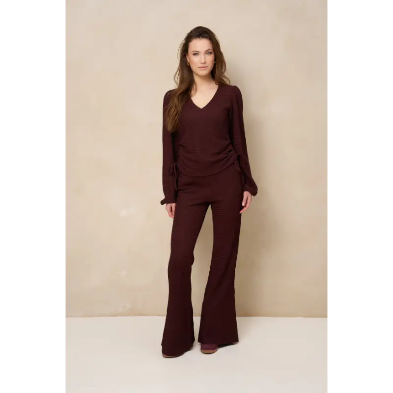 Lofty Manner dames T-shirt in bordeaux rood op model
